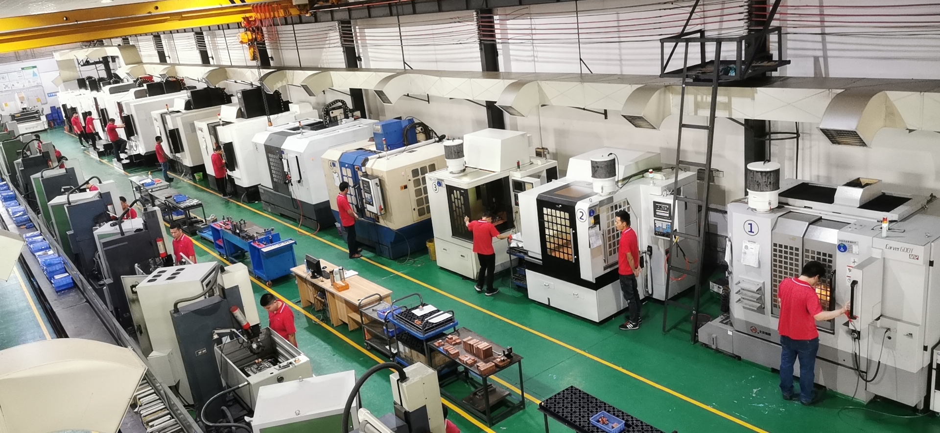 旭锦塑胶模具车间 旭锦塑胶模具车间
